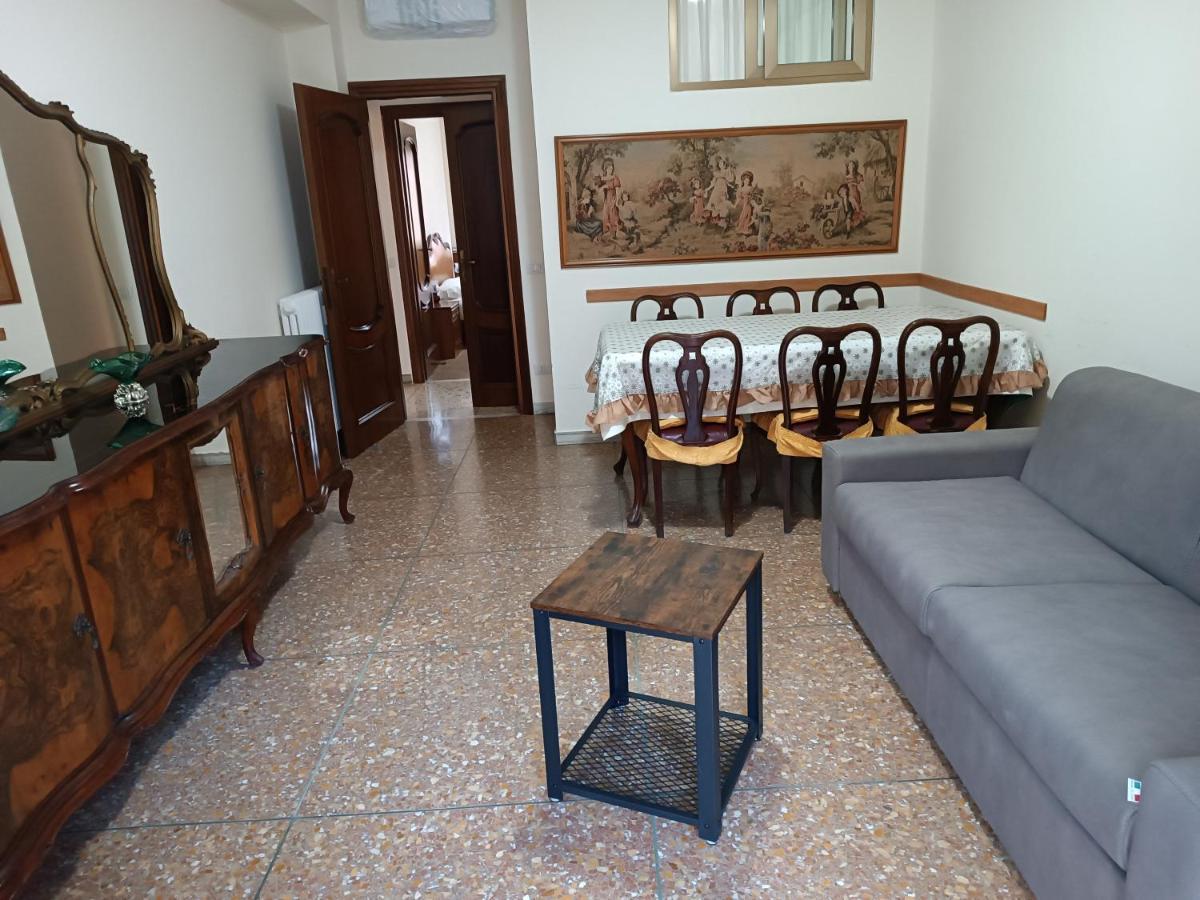 Hortis Apartment, 5 Persone, 2 Camere, Balcone, Metro C E Tram Per Il Centro Apartamento
