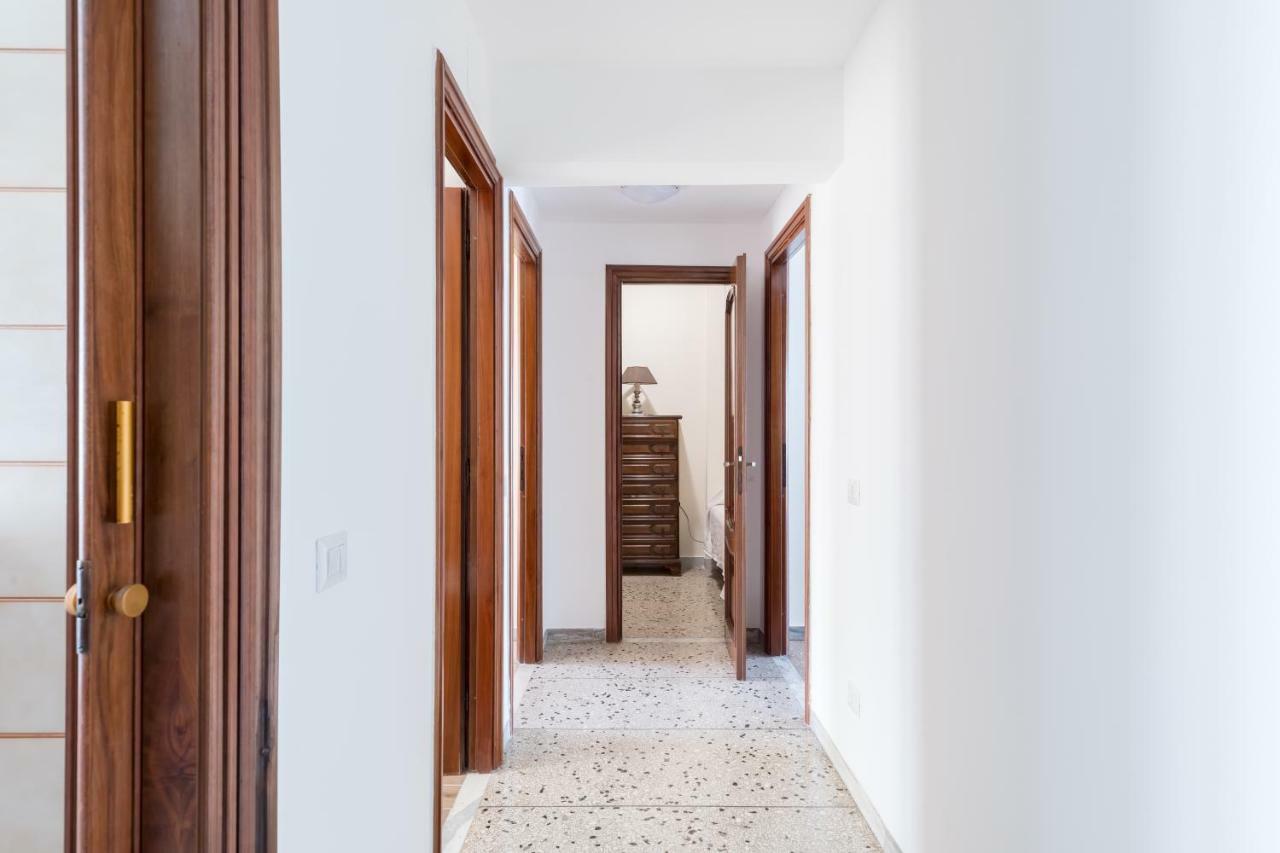 Apartamento Hortis Apartment, 5 Persone, 2 Camere, Balcone, Metro C E Tram Per Il Centro *